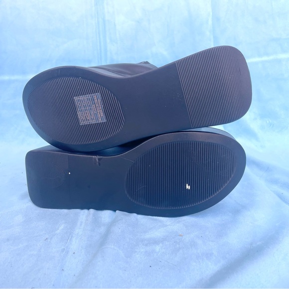 Black Faux Leather Berness Mega Platform Slide - Picture 4 of 5